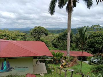 SE VENDE CASA CON HERMOSAS VISTAS Y AMBIENTE FRESCO.