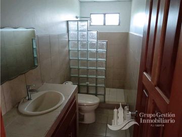SE VENDE CASA CON HERMOSAS VISTAS Y AMBIENTE FRESCO.