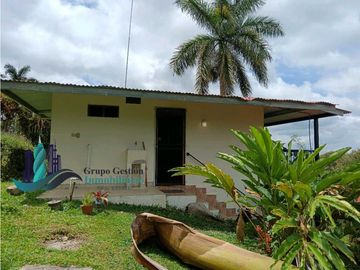 SE VENDE CASA CON HERMOSAS VISTAS Y AMBIENTE FRESCO.