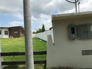 Venta de Terreno en Punta Barco - Complejo privado 