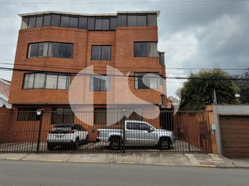 DEPARTAMENTO EN VENTA SECTOR PUERTAS DEL SOL, CUENCA