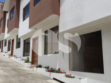 CASA EN VENTA SECTOR LOS CEREZOS, CUENCA
