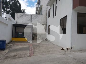CASA EN VENTA SECTOR LOS CEREZOS, CUENCA