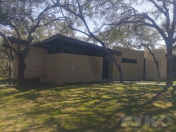 Casa en venta en Nuevo Santiago, Fraccionamiento cerca de Cielo Mágico y SMP.