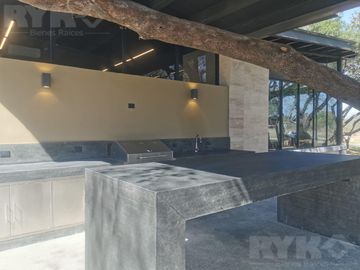 Casa en venta en Nuevo Santiago, Fraccionamiento cerca de Cielo Mágico y SMP.