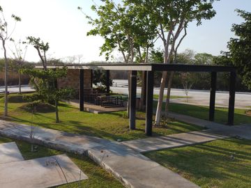 Casa de 4 recámaras con alberca en venta dentro de privada e