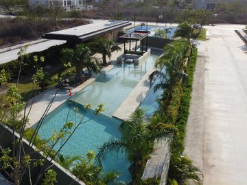 Casa de 4 recámaras con alberca en venta dentro de privada e
