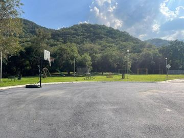 CASA EN VENTA CUMBRES DE SANTIAGO