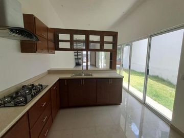 CASA EN VENTA CUMBRES DE SANTIAGO