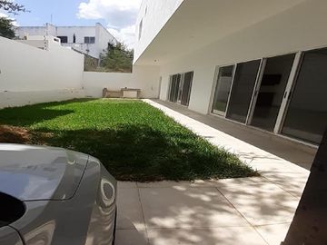 CASA EN VENTA CUMBRES DE SANTIAGO