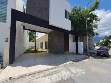 CASA EN VENTA CUMBRES DE SANTIAGO