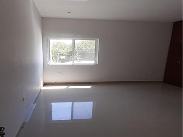 CASA EN VENTA CUMBRES DE SANTIAGO