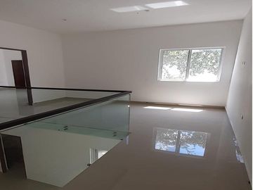 CASA EN VENTA CUMBRES DE SANTIAGO