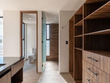 Casa en  venta en Lomas de Angelopolis con 4 recamaras y jardín