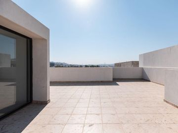 Casa en  venta en Lomas de Angelopolis con 4 recamaras y jardín