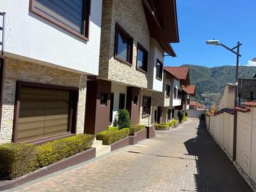 HERMOSA CASA EN VENTA, SECTOR CHALLUABAMBA