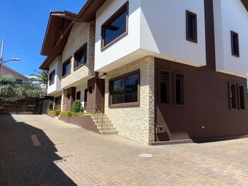 HERMOSA CASA EN VENTA, SECTOR CHALLUABAMBA