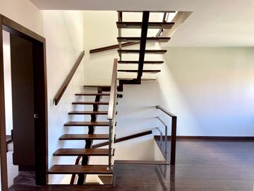 HERMOSA CASA EN VENTA, SECTOR CHALLUABAMBA