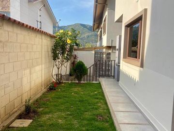 HERMOSA CASA EN VENTA, SECTOR CHALLUABAMBA