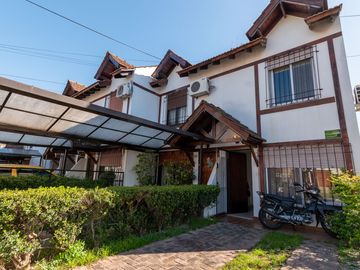 Venta Casa PH 4 amb - Villa Luzuriaga - Cochera