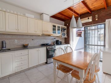 Venta Casa PH 4 amb - Villa Luzuriaga - Cochera
