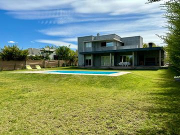 Casa en Venta - Barrio Privado - Vistalba - Luján