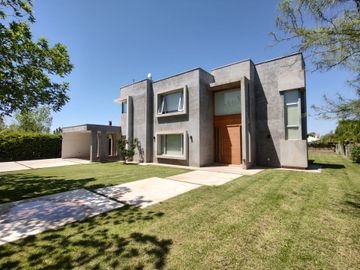 Casa en Venta - Barrio Privado - Vistalba - Luján