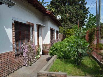 CASA EN VENTA - CLAYPOLE CON QUINCHO Y COCHERA