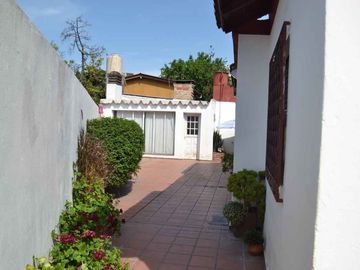CASA EN VENTA - CLAYPOLE CON QUINCHO Y COCHERA