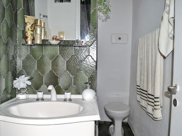 CASA EN VENTA - CLAYPOLE CON QUINCHO Y COCHERA