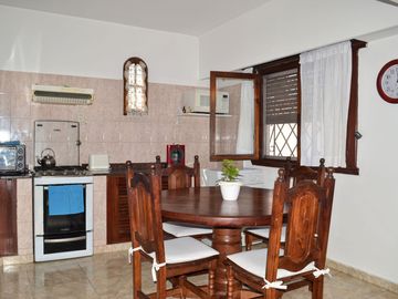 CASA EN VENTA - CLAYPOLE CON QUINCHO Y COCHERA