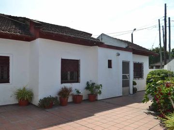 CASA EN VENTA - CLAYPOLE CON QUINCHO Y COCHERA