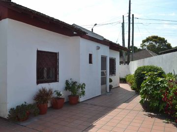 CASA EN VENTA - CLAYPOLE CON QUINCHO Y COCHERA