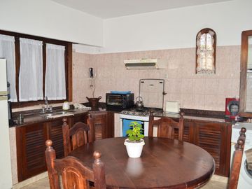 CASA EN VENTA - CLAYPOLE CON QUINCHO Y COCHERA