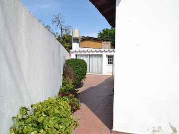 CASA EN VENTA - CLAYPOLE CON QUINCHO Y COCHERA