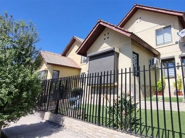 Casa en Venta en Metro Quilín