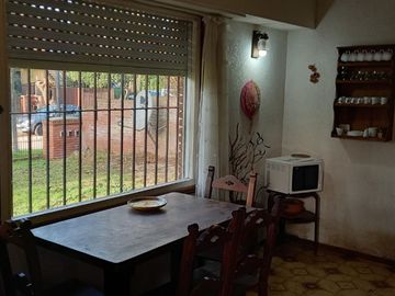 Casa y 4 departamentos Venta Villa Gesell centro
