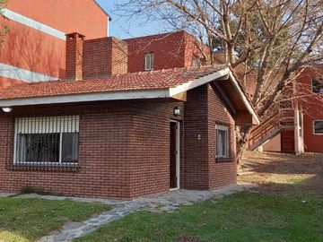 Casa y 4 departamentos Venta Villa Gesell centro