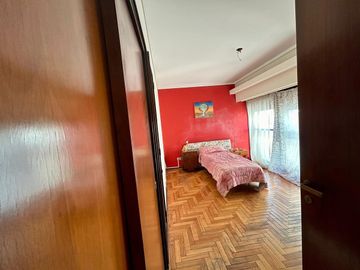 Depto 4 amb con dep venta  Almagro a Refaccionar