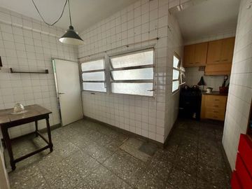 Depto 4 amb con dep venta  Almagro a Refaccionar