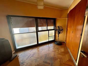 Depto 4 amb con dep venta  Almagro a Refaccionar