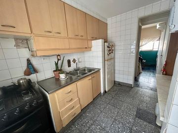Depto 4 amb con dep venta  Almagro a Refaccionar