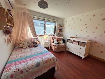 ESTUPENDA CASA 5 DORM + SERV. PISCINA Y QUINCHO LOS BOSQUES