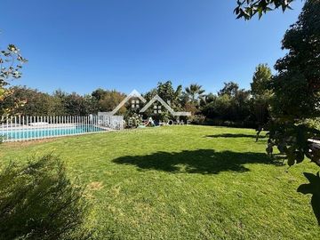 ESTUPENDA CASA 5 DORM + SERV. PISCINA Y QUINCHO LOS BOSQUES