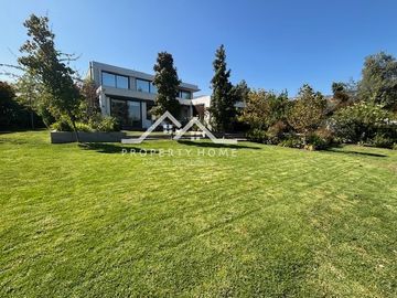 ESTUPENDA CASA 5 DORM + SERV. PISCINA Y QUINCHO LOS BOSQUES