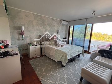 ESTUPENDA CASA 5 DORM + SERV. PISCINA Y QUINCHO LOS BOSQUES