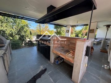 ESTUPENDA CASA 5 DORM + SERV. PISCINA Y QUINCHO LOS BOSQUES