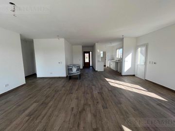 Casa a estrenar con 3 dormitorios en venta en Vila Marina