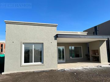 Casa a estrenar con 3 dormitorios en venta en Vila Marina