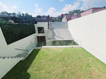 Casa en condominio en venta en Lomas de las Aguilas